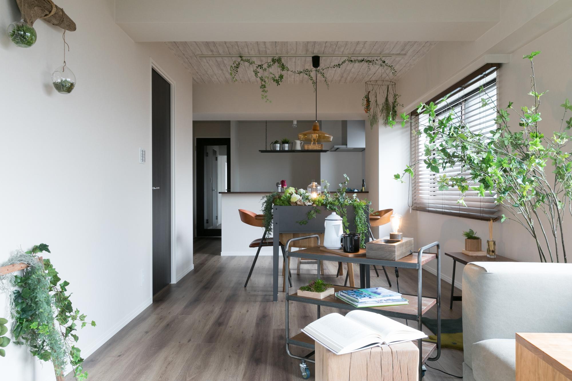 フレームにもグリーンをあしらいました。