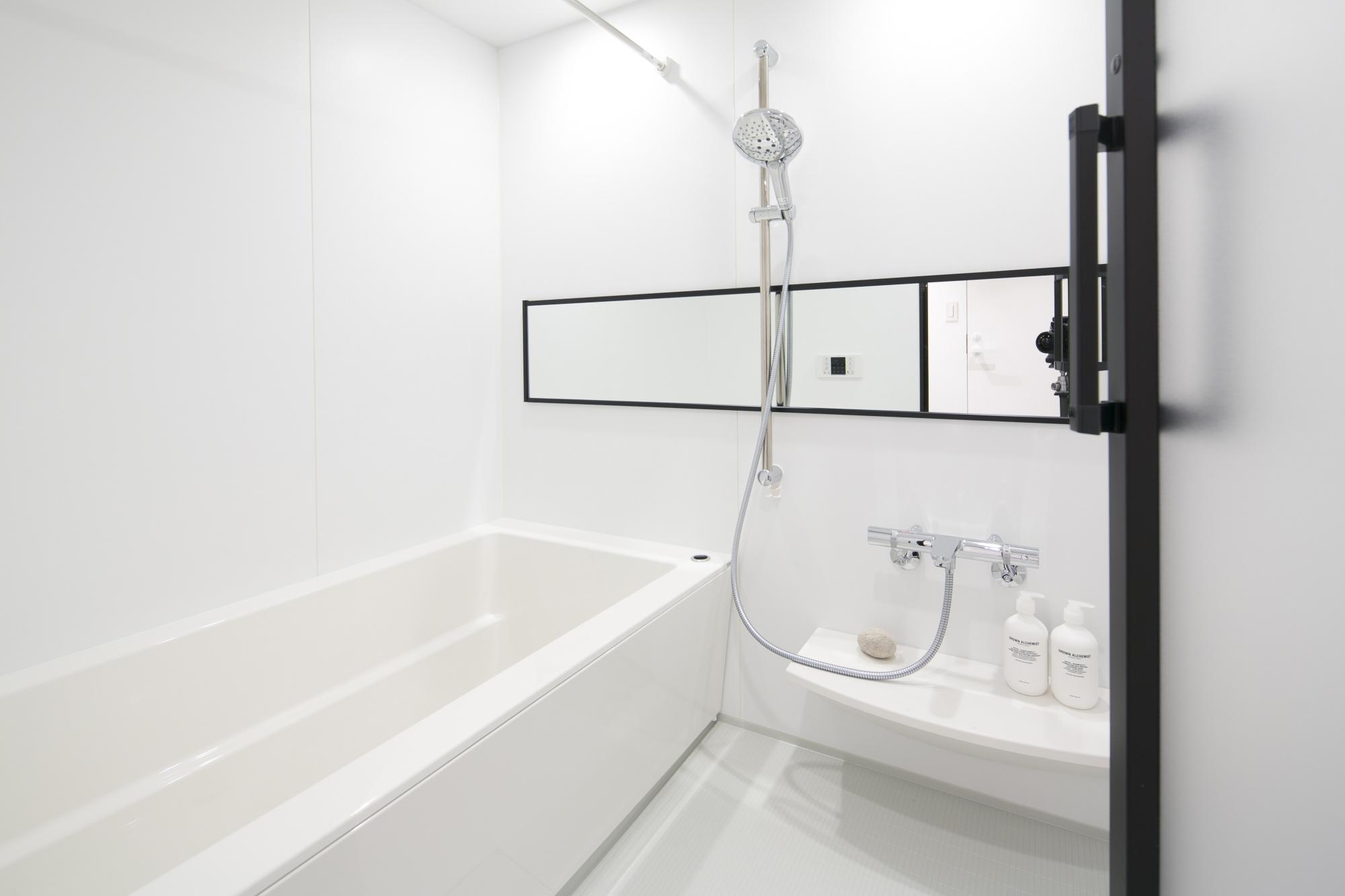 美しいカーブと全身を包み込むような入浴感が特長のクレイドル浴槽を採用しました。