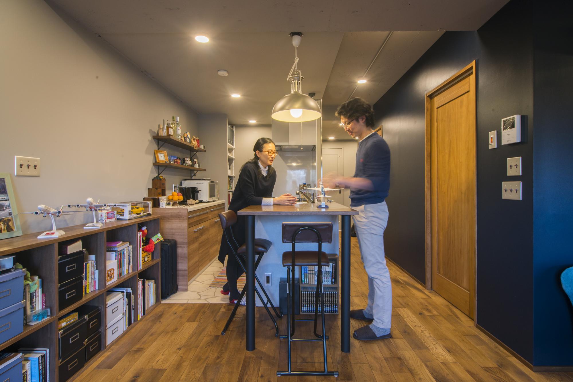 無垢の板張りの床にこだわりました。これを最初に決めてから、壁の色も決めていきました。