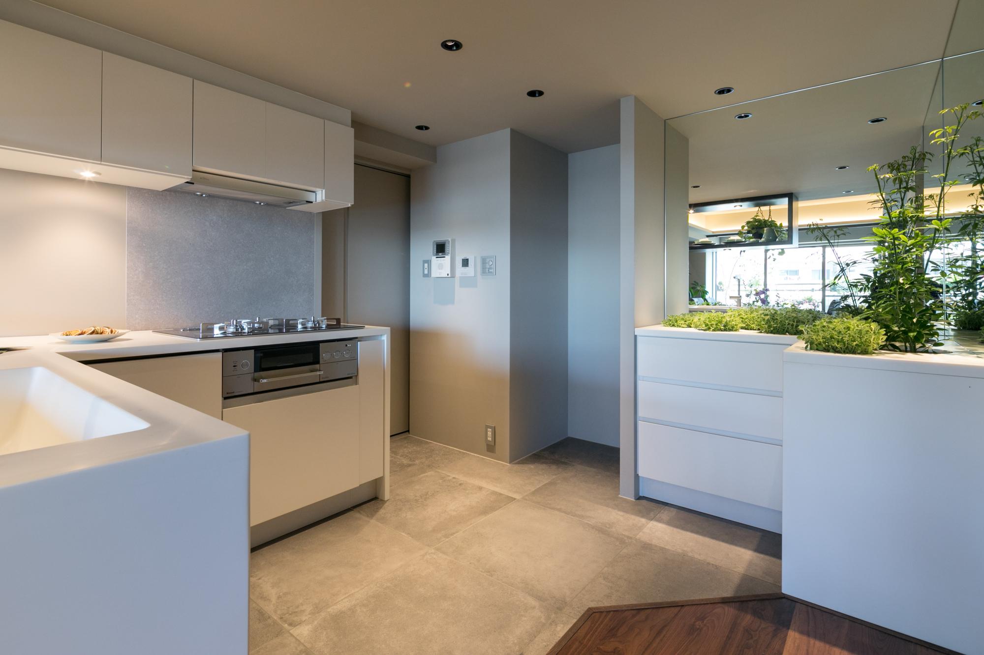 玄関から直接アクセス可能なキッチン