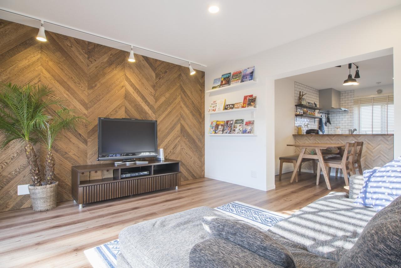 「家族みんなが楽しく暮らせるゆとりの空間を実現させた家」のリビングダイニング