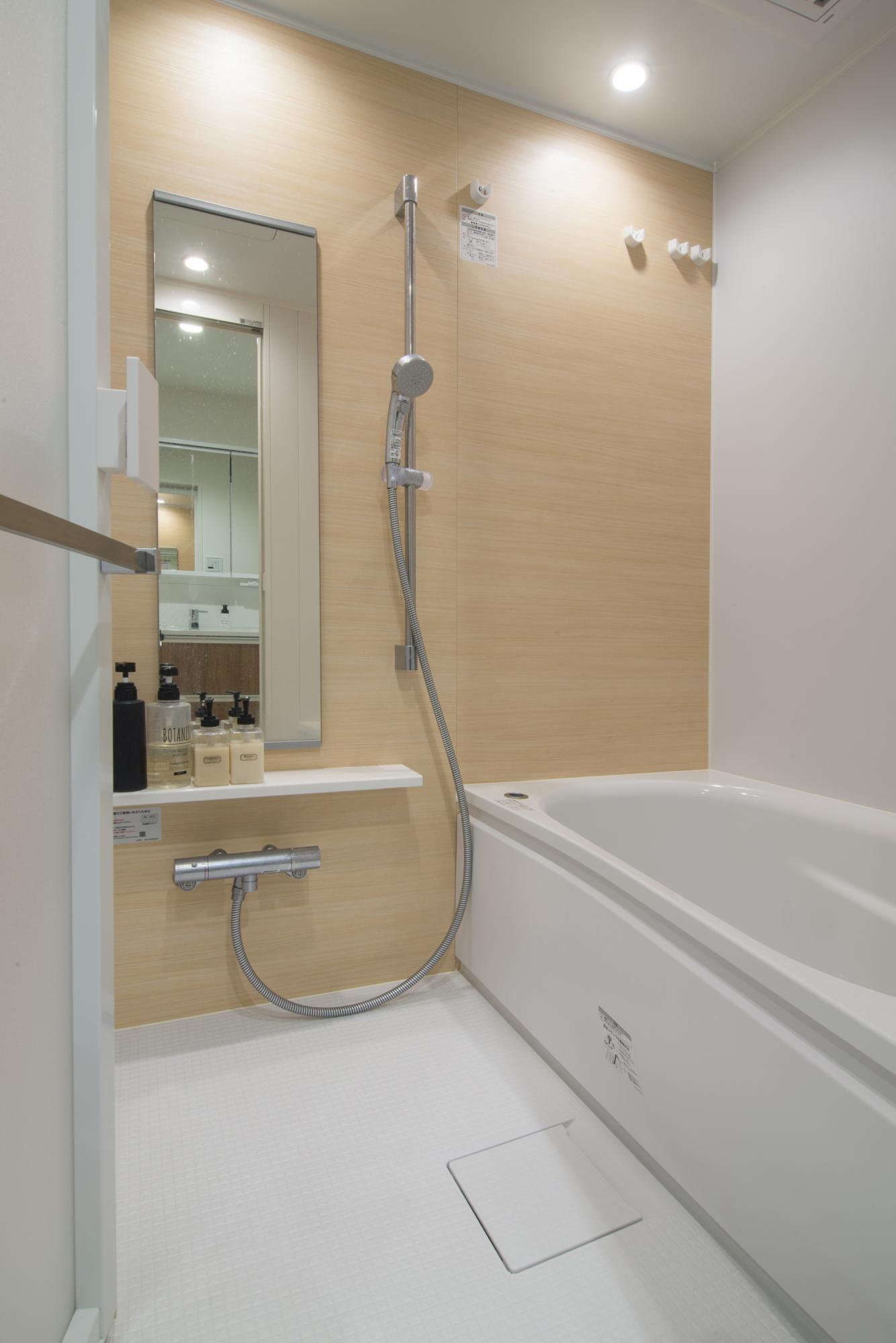 インテリア性も大切ですが、やはり、利便性を重視したいですね。お風呂が気に入っています。ワンタッチですぐに入れる状態になりますし、浴室乾燥機能付で、乾燥も速いから、カビの心配もなく、お手入れが本当に楽です。