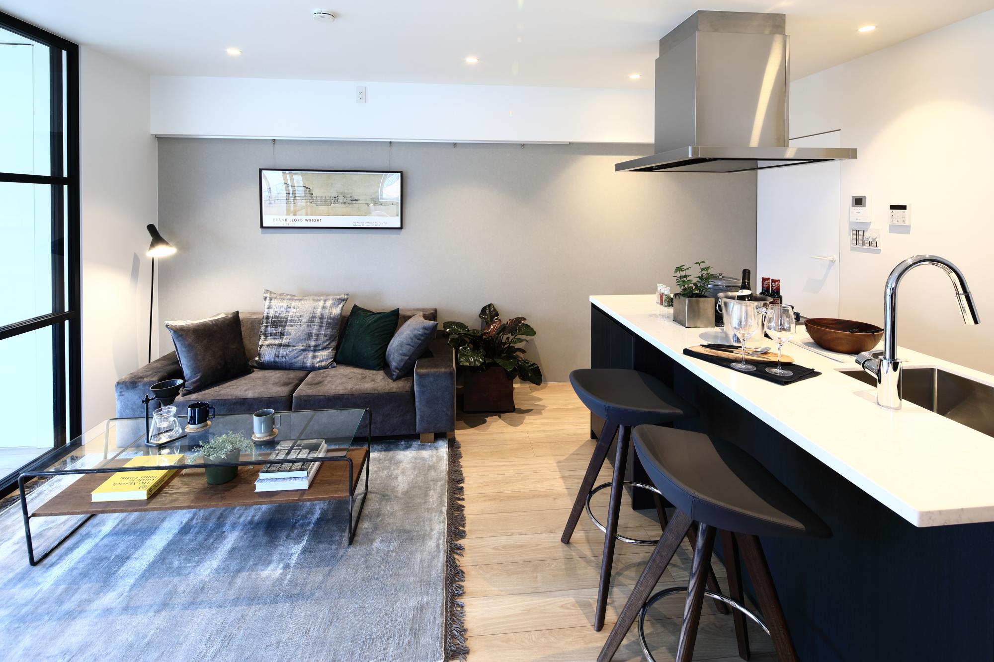 「RE : Apartment UNITED ARROWS LTD. 原宿」のリビングダイニング