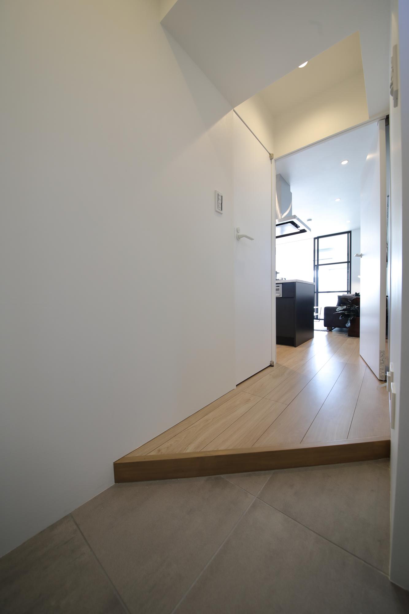 「RE : Apartment UNITED ARROWS LTD. 原宿」の玄関・土間