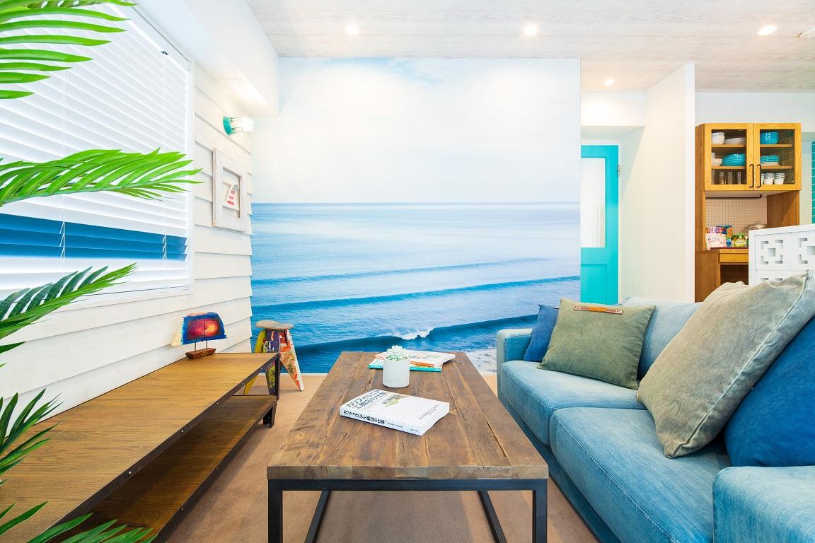 壁面グラフィックを住宅に取り入れる、カリフォルニアの住宅スタイル