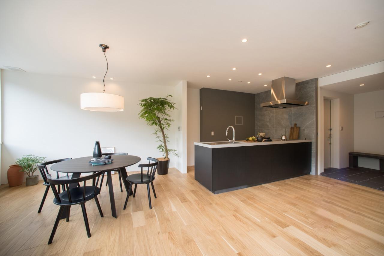 「RE : Apartment UNITED ARROWS LTD.白金」のリビングダイニング