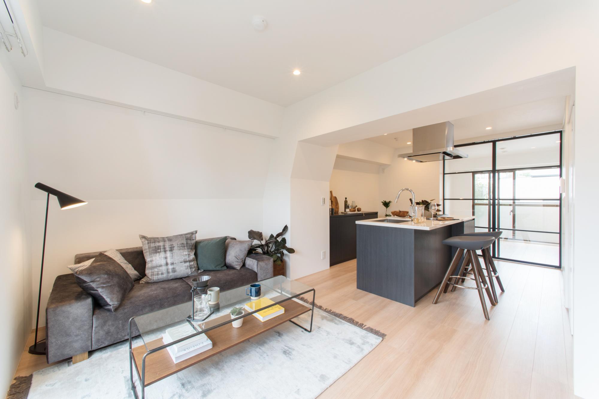 「RE : Apartment UNITED ARROWS LTD.代々木」のリビングダイニング