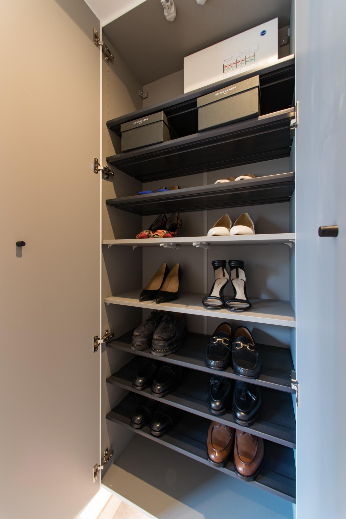 「RE : Apartment UNITED ARROWS LTD.代々木」の玄関・土間