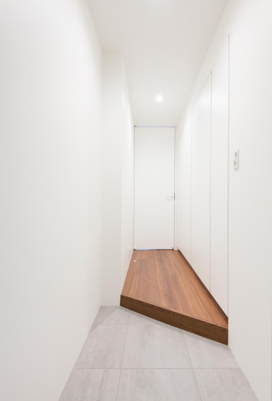 「RE : Apartment UNITED ARROWS LTD.赤坂」の玄関・土間