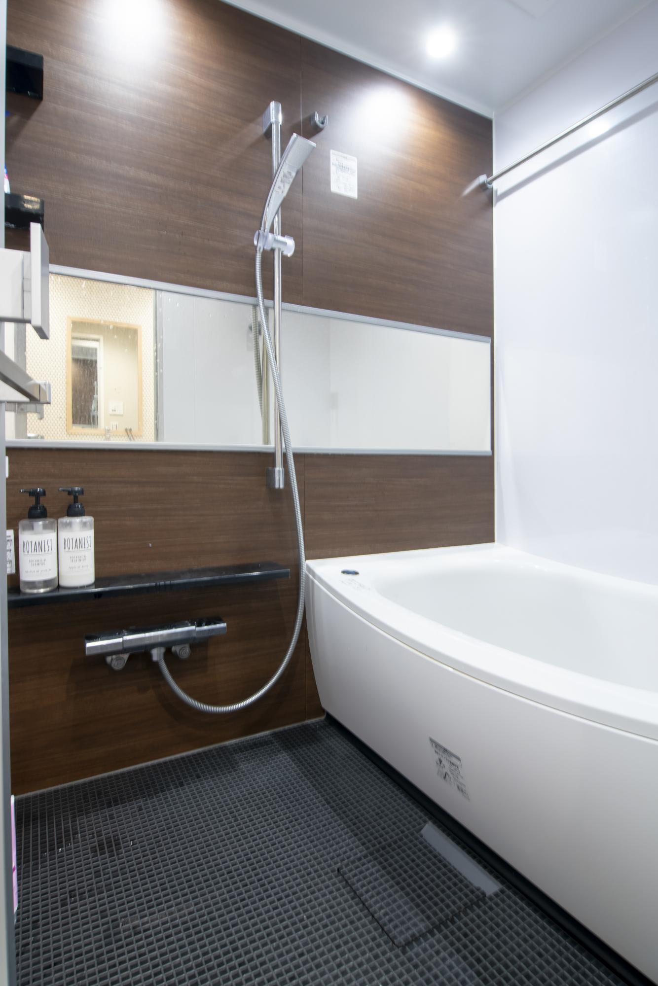 「ホームパーティができる広いリビング。 インスタ好きなご主人も大満足のお部屋」のお風呂・洗面所・トイレ