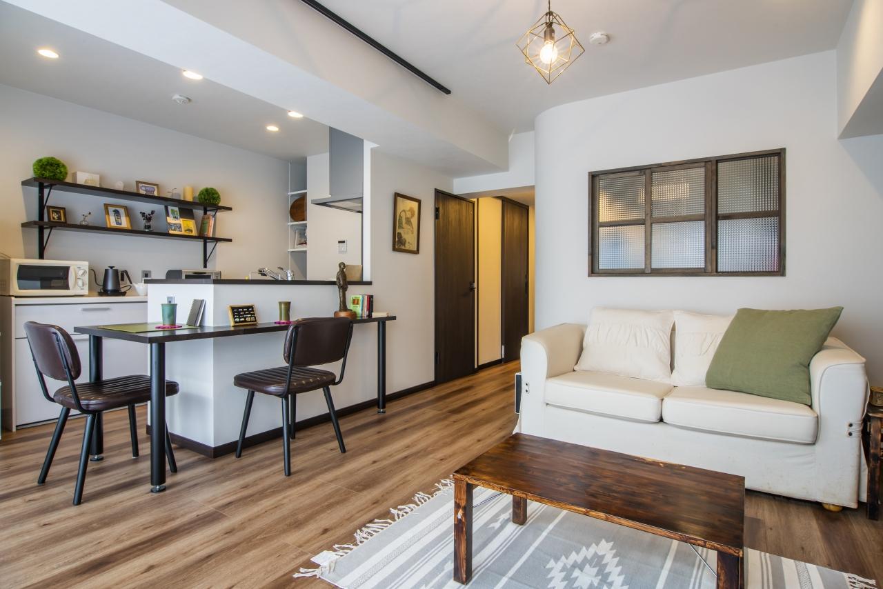 「間取りへのこだわりをカタチに。帰りたい街に作り上げた理想のお部屋」のリビングダイニング