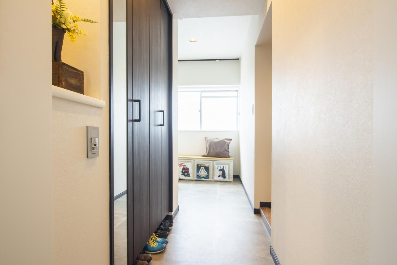 「間取りへのこだわりをカタチに。帰りたい街に作り上げた理想のお部屋」の玄関・土間