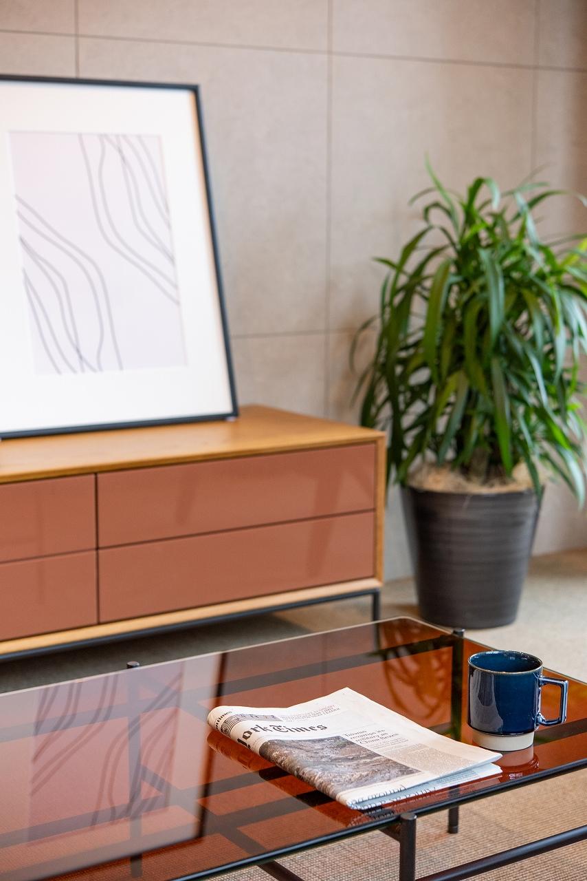 ⽔廻りはフロアタイル・居室はカーペット・リビングはサイザル⿇を使⽤しており、⾜触りの変化を楽しめます。