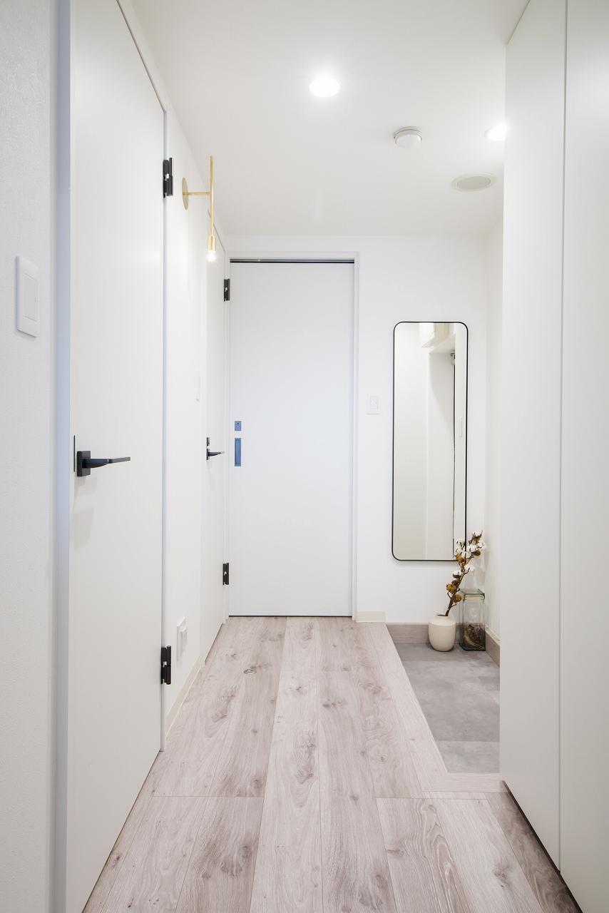 「夫婦で捗る在宅ワーク、おうち時間を変えたお部屋」の玄関・土間