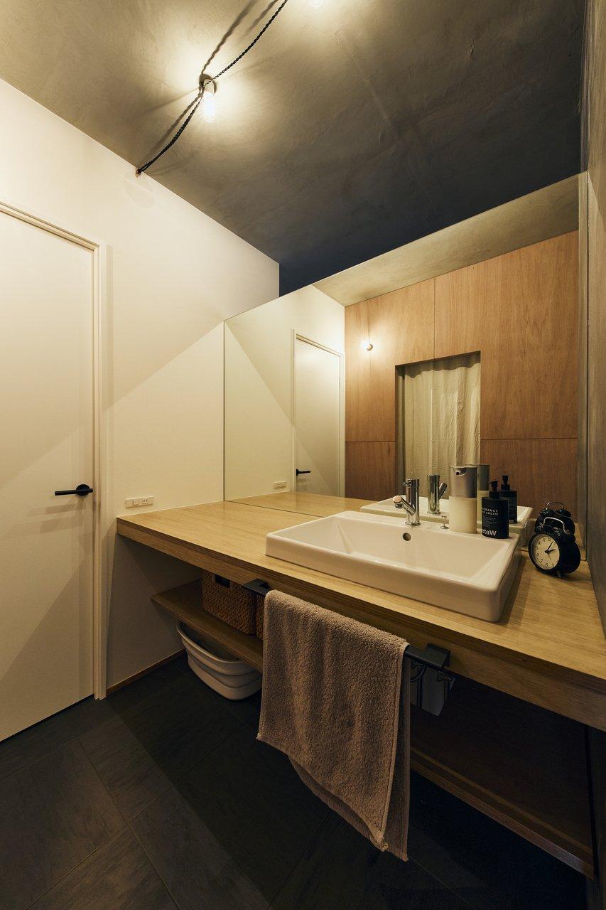 ゆったり使える洗面室。