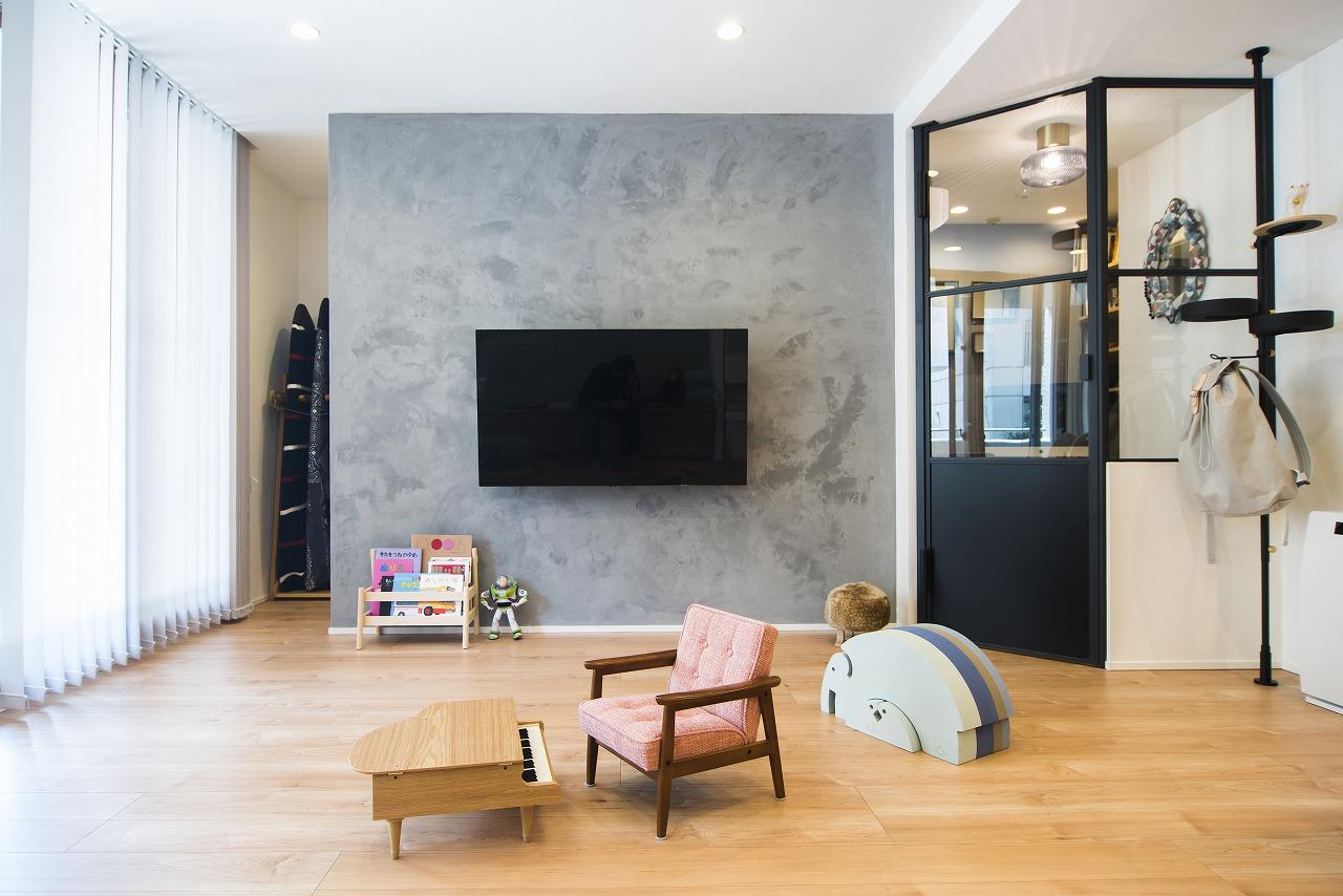 おだやかな空気に纏われたリビングダイニングです。ナチュラルモダンな雰囲気を醸し出し、ご家族みなさんが居心地良く感じる空間です。