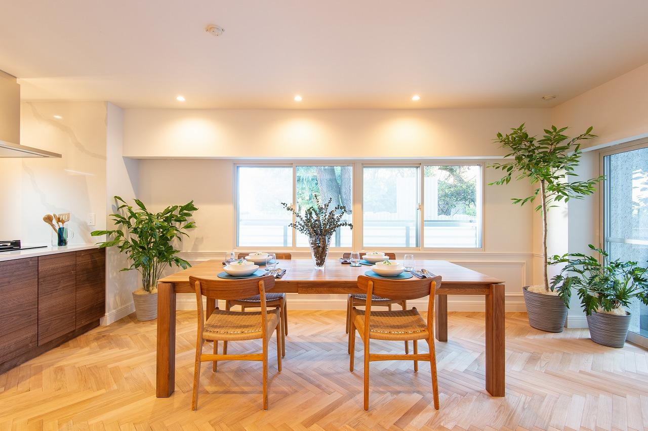 木の温もりとホワイトの爽やかさが相まって、洗練された雰囲気が醸し出された空間です。