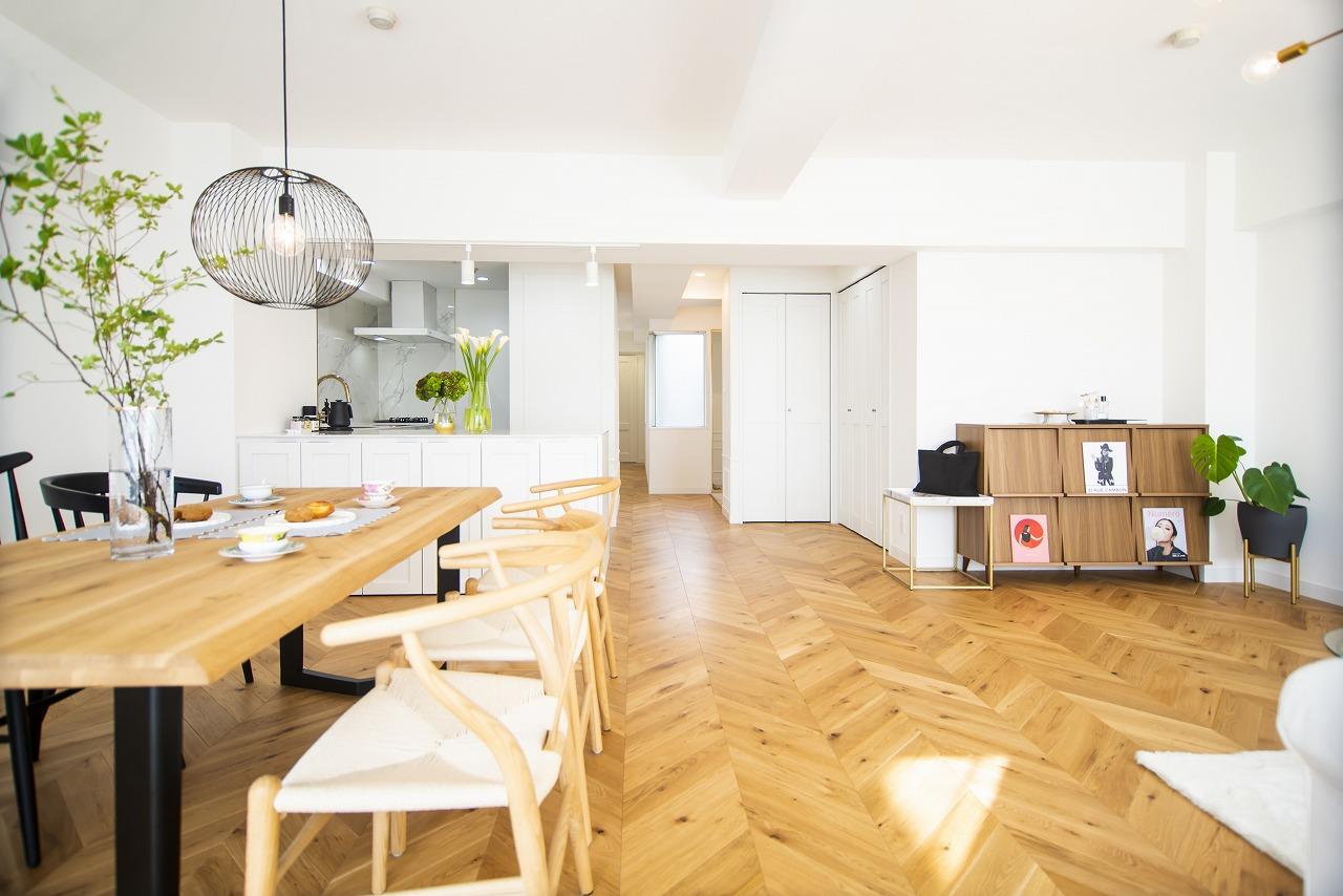 【リビングダイニング】
温もりと爽やかな印象を享受した空間です。