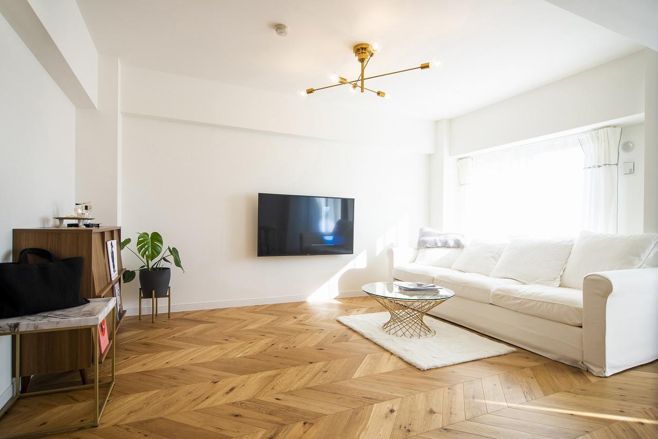 【リビングダイニング】
ソファで映画や雑誌を見ながら、穏やかで贅沢な時間が流れます。