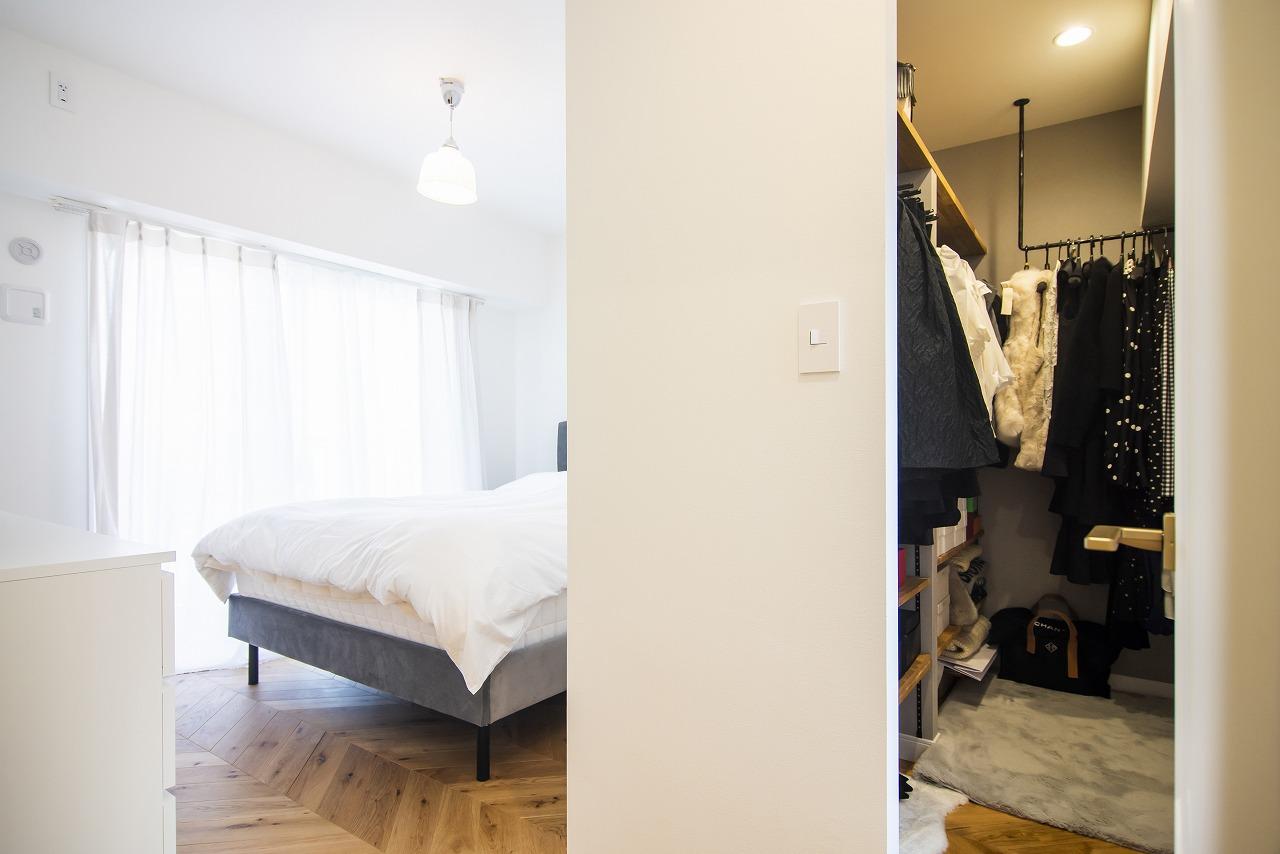 【寝室・収納】
あたたかな採光が注がれる寝室です。ウォークインクローゼットを活用してたっぷりと荷物を収納できます。