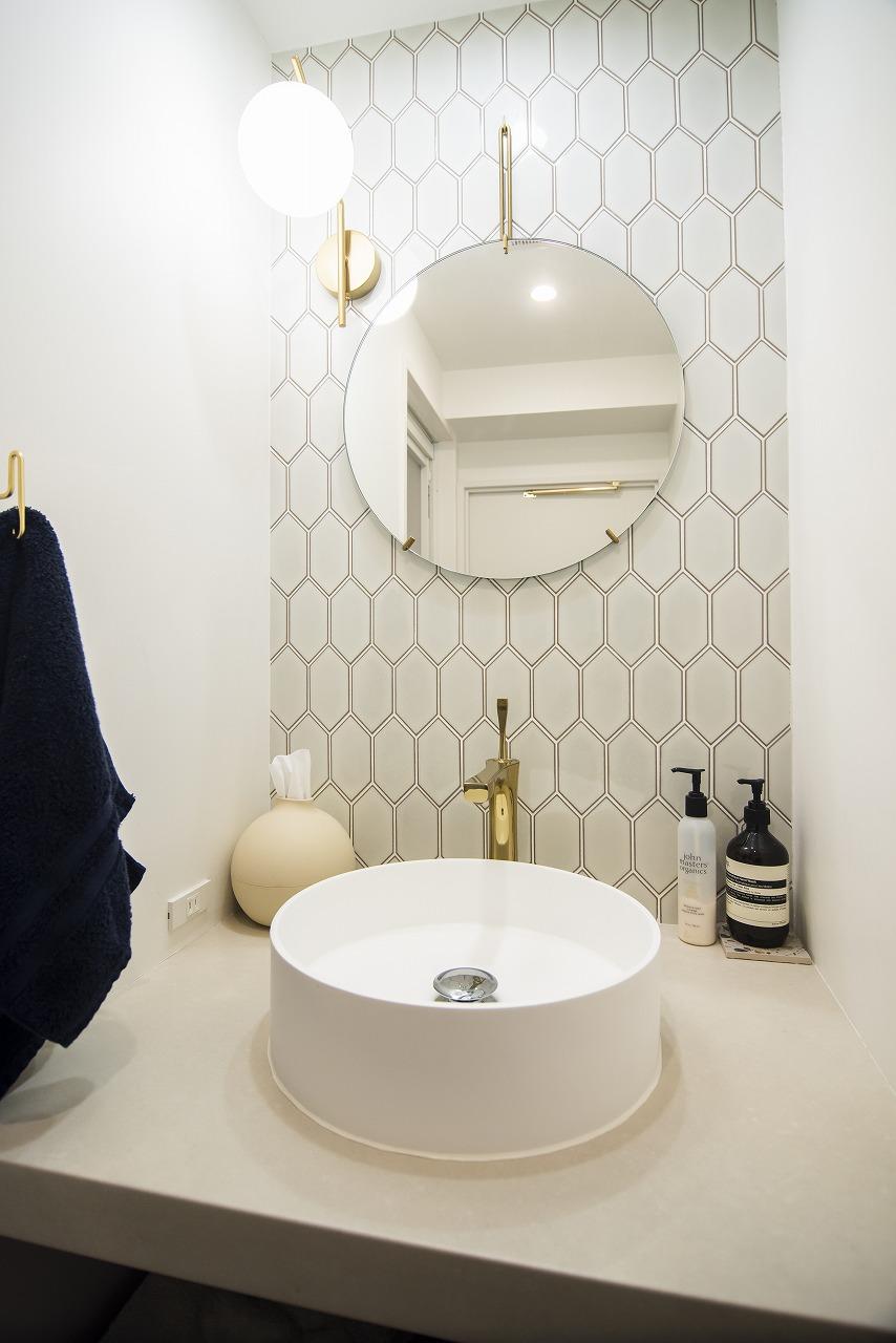 ホテルライクなデザインの洗面化粧台です。入浴後の豊かな時間を演出し、心からくつろげるプライベート空間です。