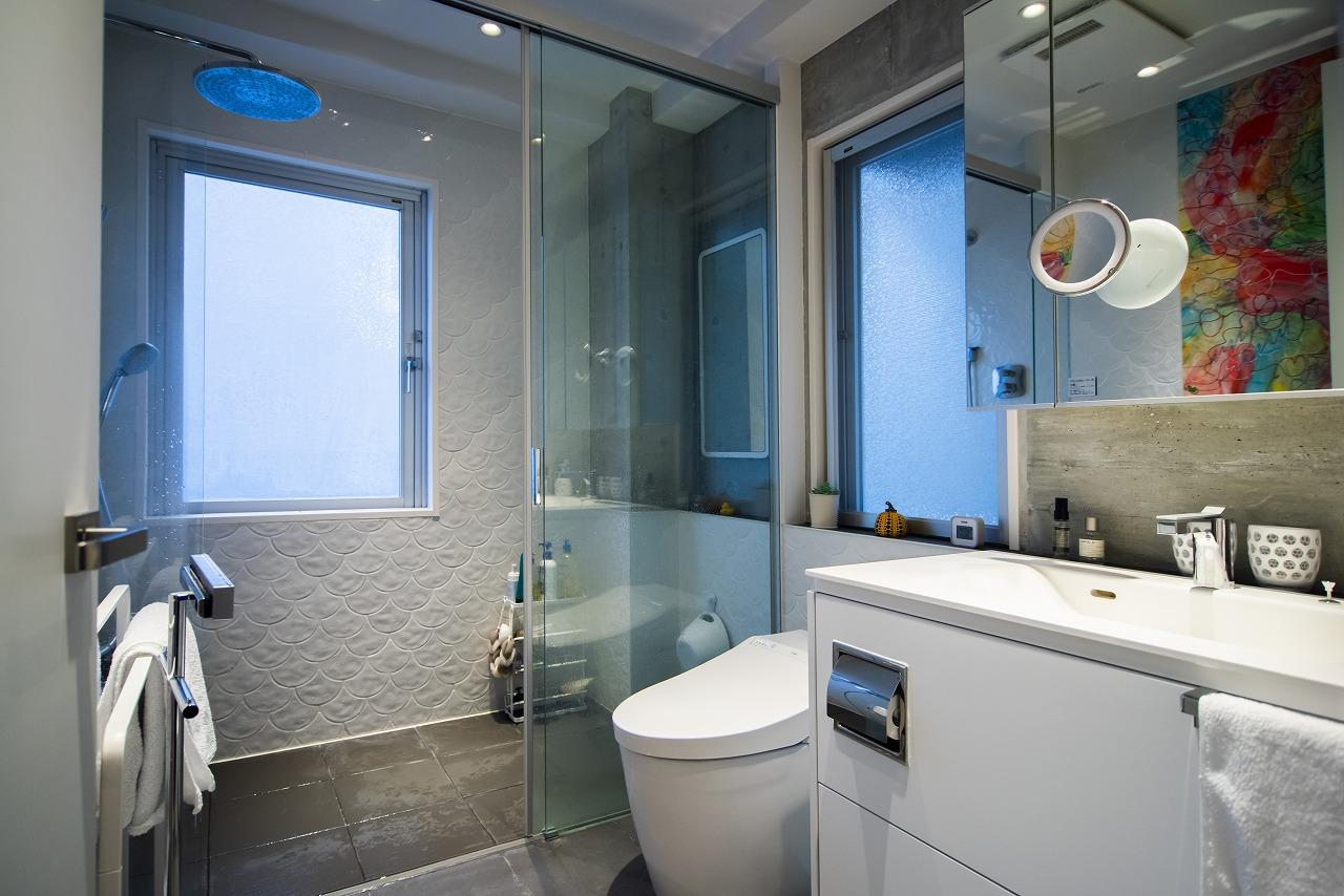 2階にもシャワースペースがあります。ホテルライクでかつ実用的な空間です。