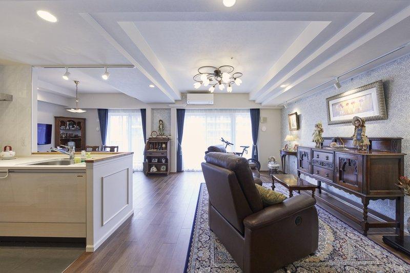 大きな窓から、心がほっとするような光が注がれる安らぎの空間です。