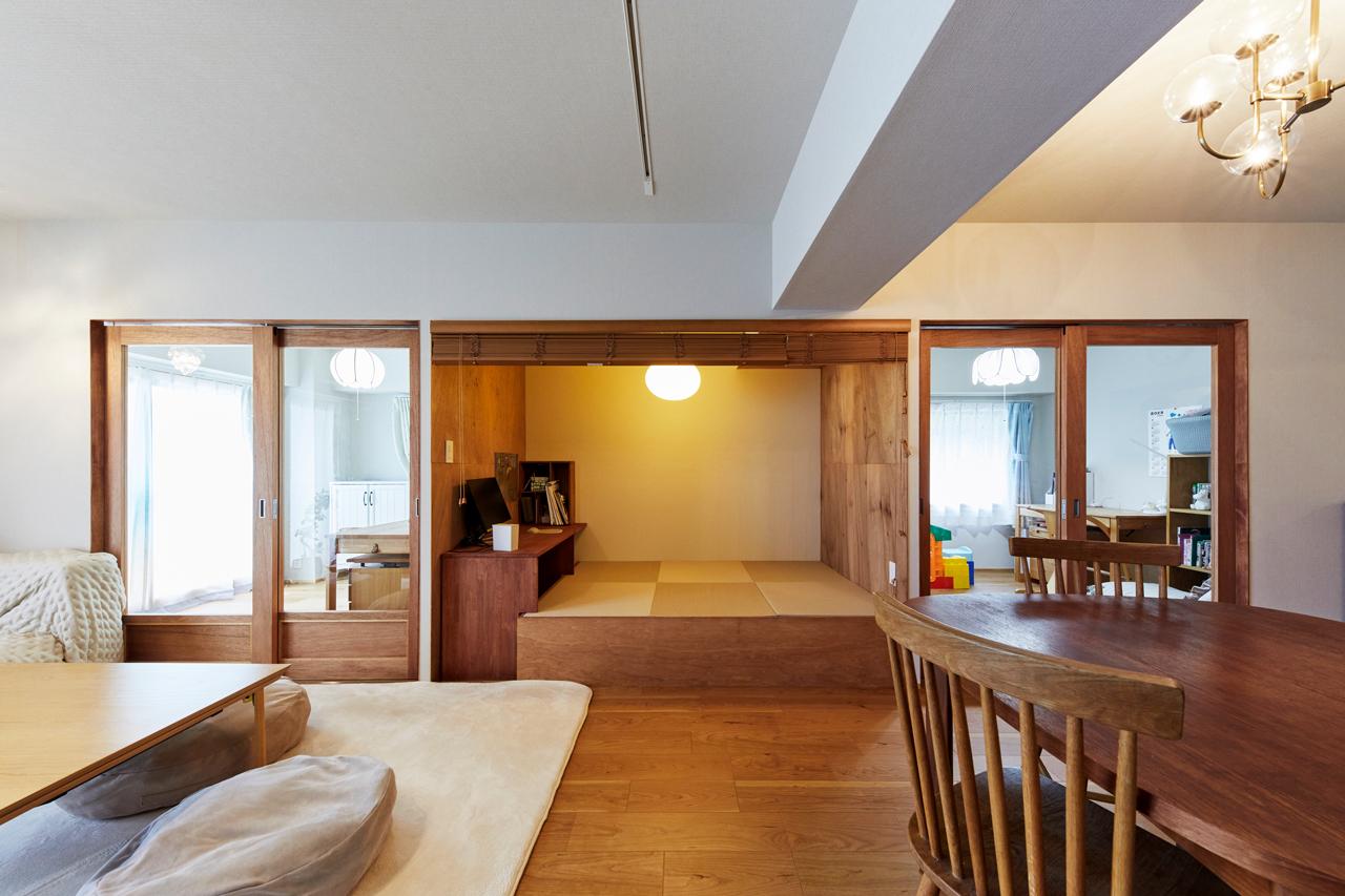 子ども部屋の間にある小上がりは、お母さんの秘密基地のような空間。