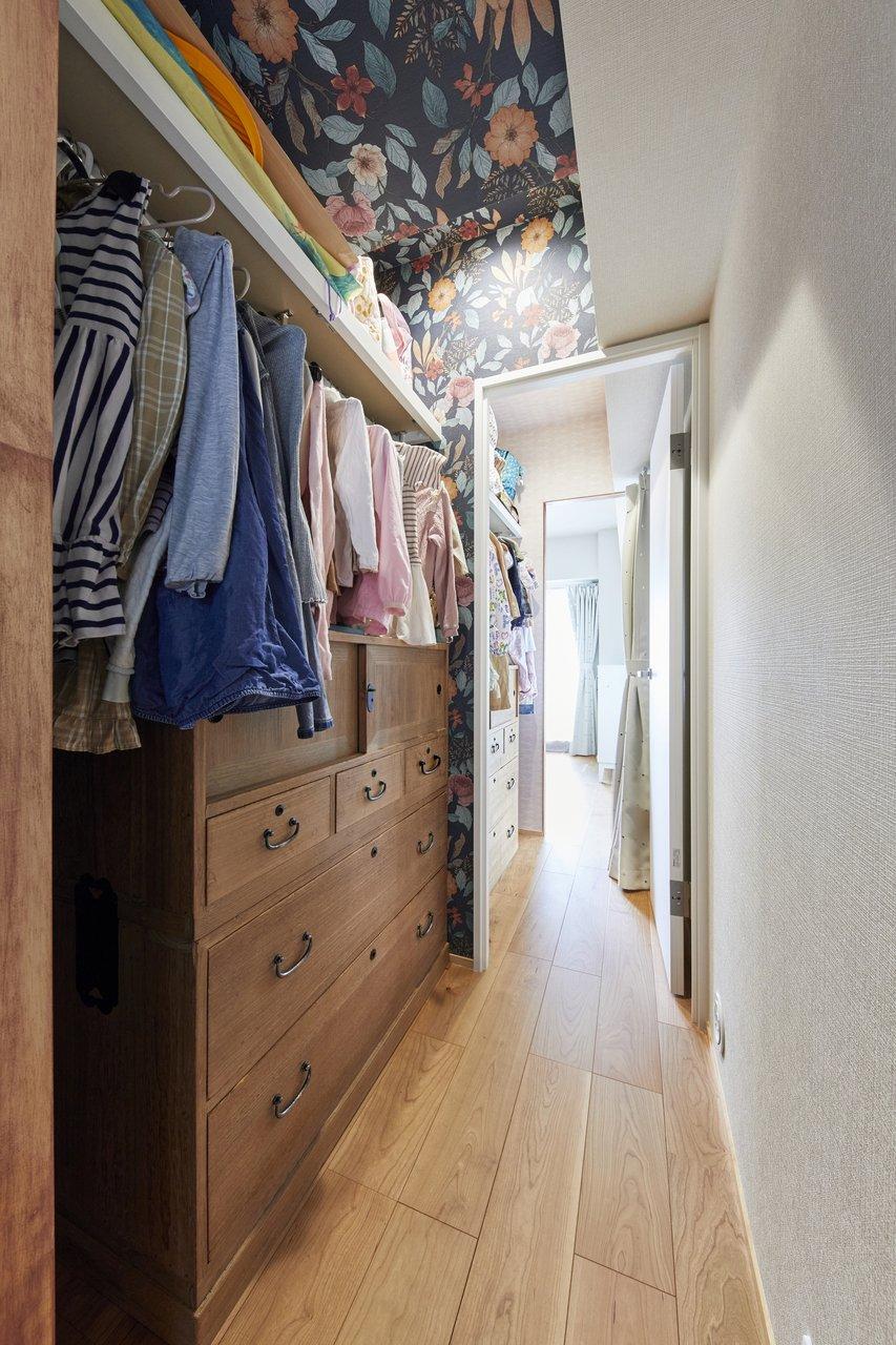 それぞれの子ども部屋にあるウォークインクローゼットは、扉を開放することでウォークスルークローゼットに。