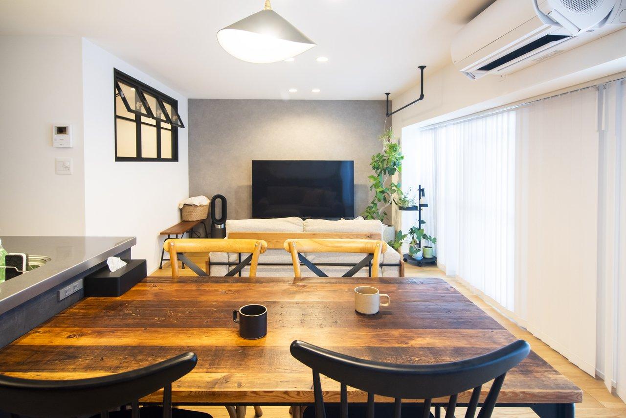 「光と風と暮らす家」のリビングダイニング