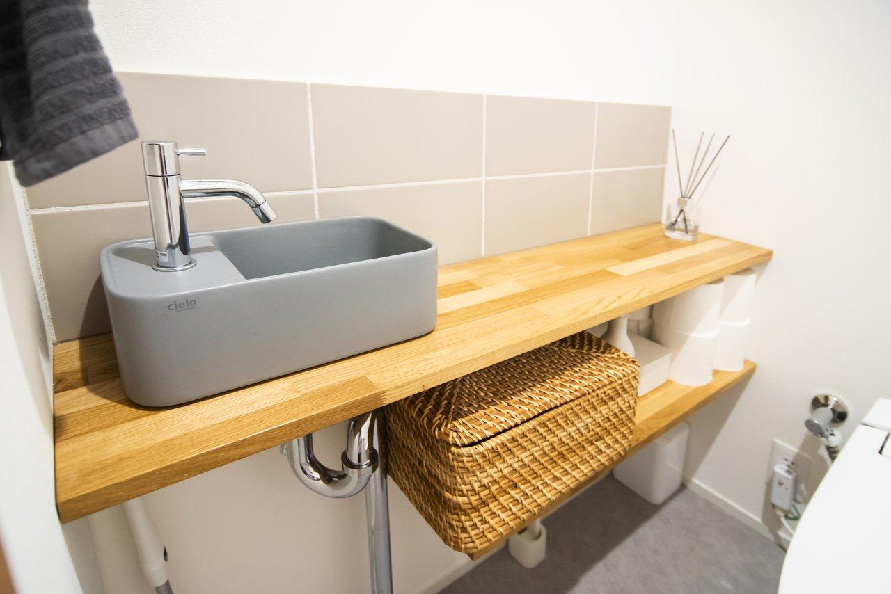 「光と風と暮らす家」のトイレ