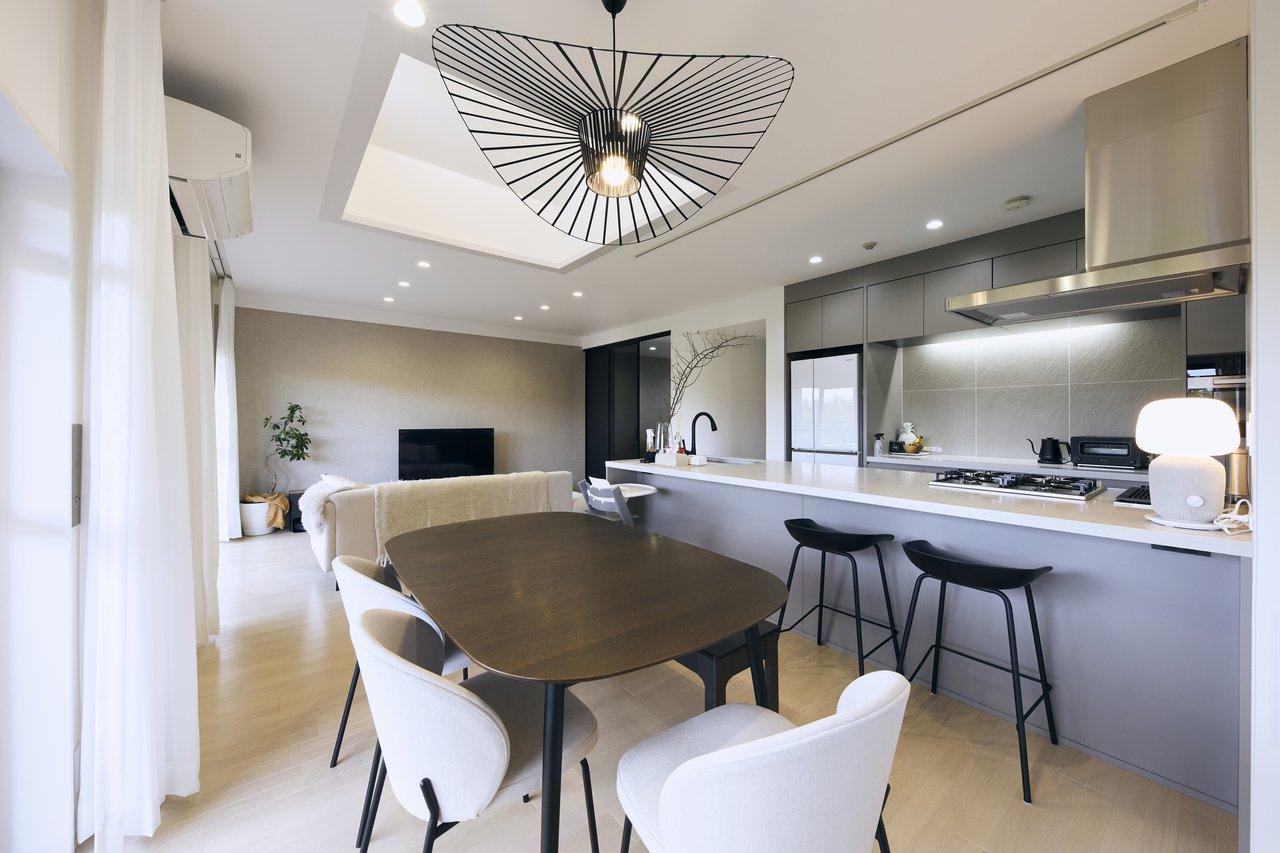 LDKは家族団らんの場としてはもちろん、ご友人とのホームパーティー、おしゃれなキッチンスタジオとしても大活躍しそうです。