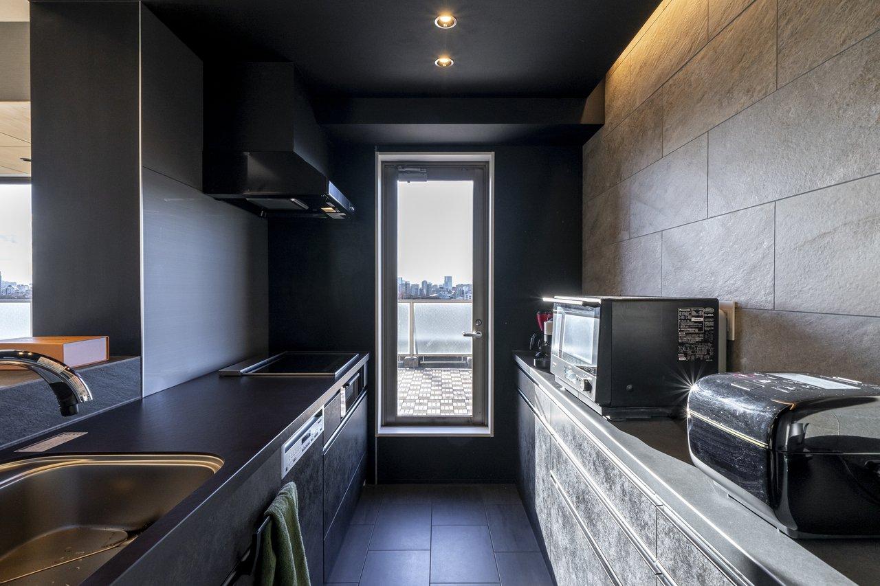 キッチンからルーフバルコニーにつながる