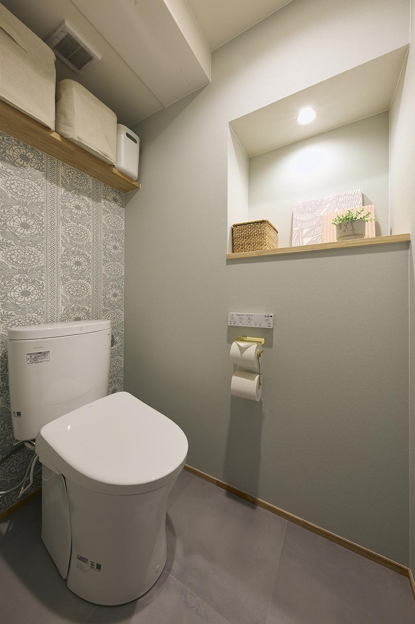 ダウンライト付きのニッチで、インテリアを楽しめます。