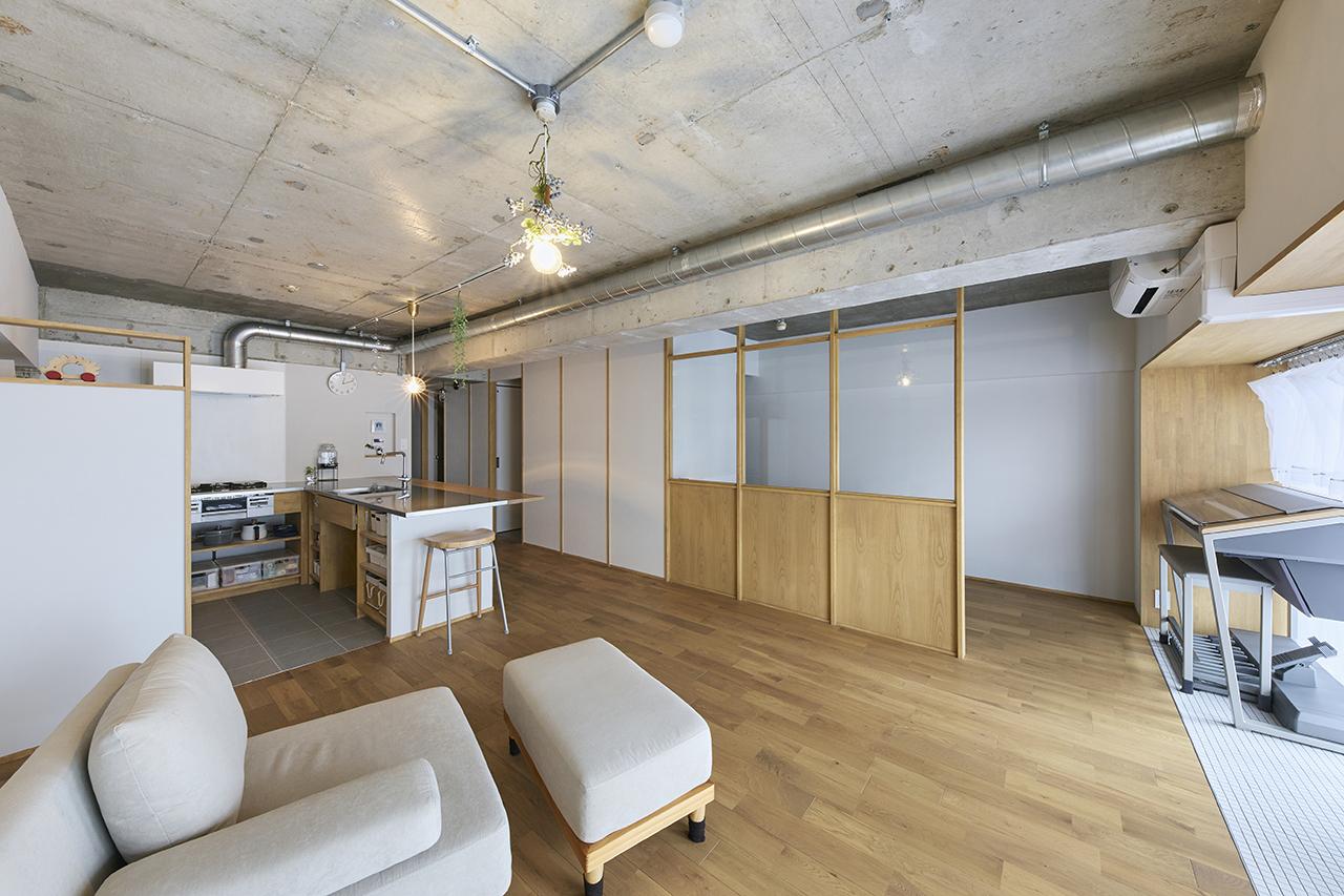 自然光を活かしたリビングダイニング