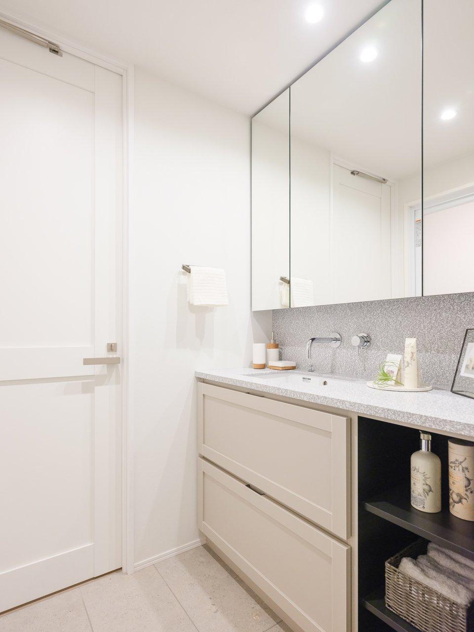 デザイン性と機能性を融合した洗面化粧台