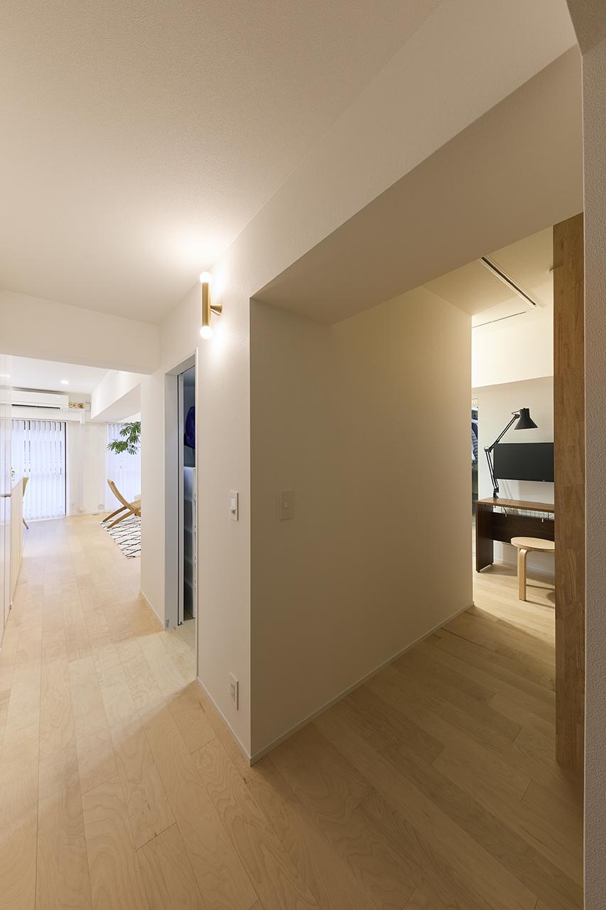 ウォークスルークローゼットを中心にぐるっと回遊できる間取りです。