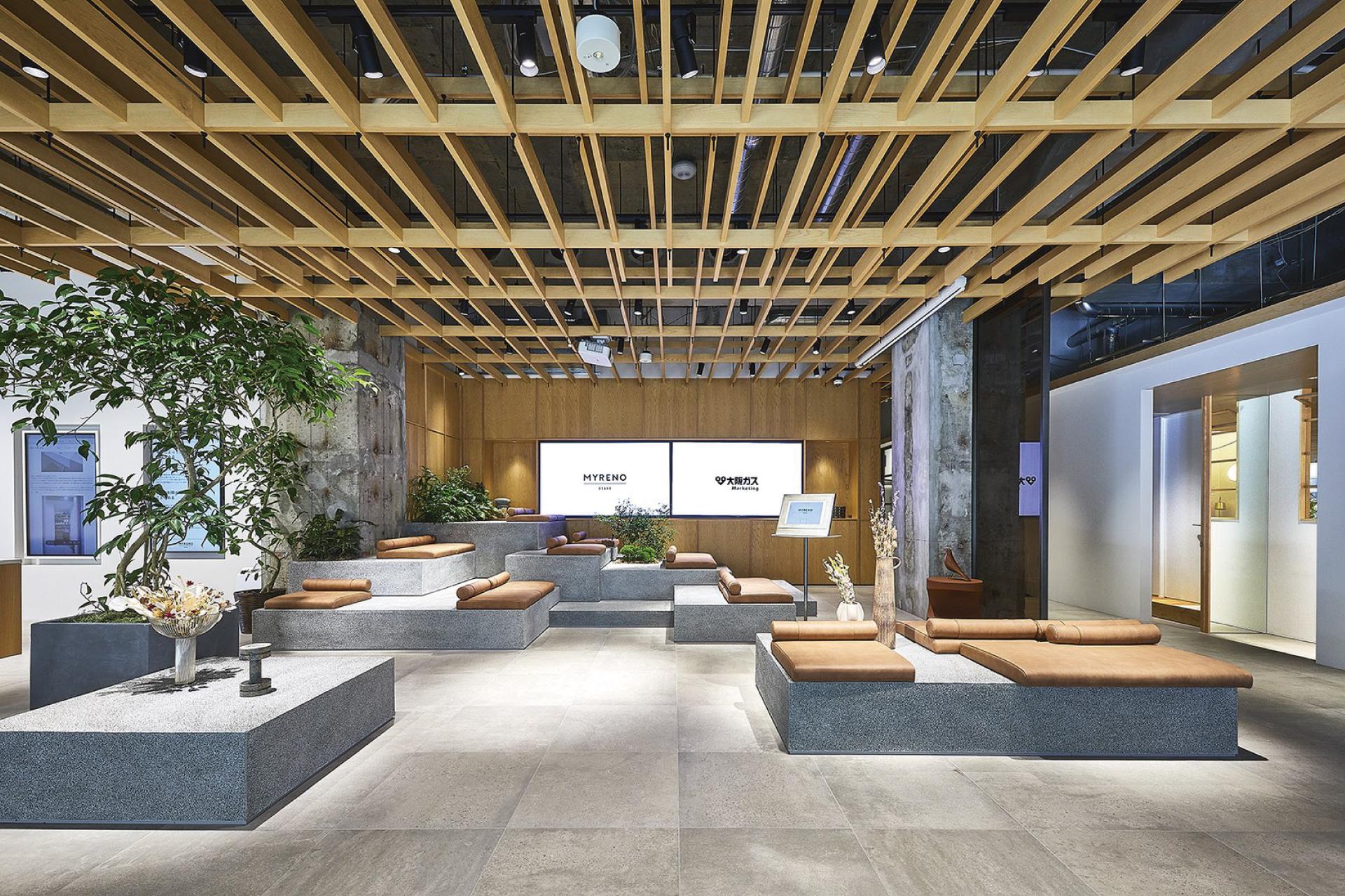 MYRENO OSAKA（マイリノ オオサカ）は、マンションリノベーションに特化したショールームとしては関西最大級※のショールームです。
リノベーションを基本から学べる「How to リノベスペース」や、マイリノ仕様のマンション一室を再現したルームセット、ユナイテッドアローズ社が監修した「RE : Apartment UNITED ARROWS LTD.」のルームセットをご覧いただけます。

※中古マンション探しからリノベーションまで、ワンストップで提供する事業者のマンションリノベーションに特化したショールームとしては関西最大級（当社調べ）。