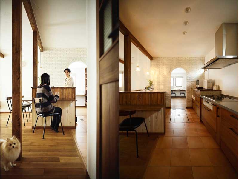 奥さまの憧れ カフェ風のキッチンです。 自然素材やハンドメイドにこだわり ナチュラルで上質な雰囲気に仕上げました。上部窓からリビング側へ風が心地よく通り抜けます。