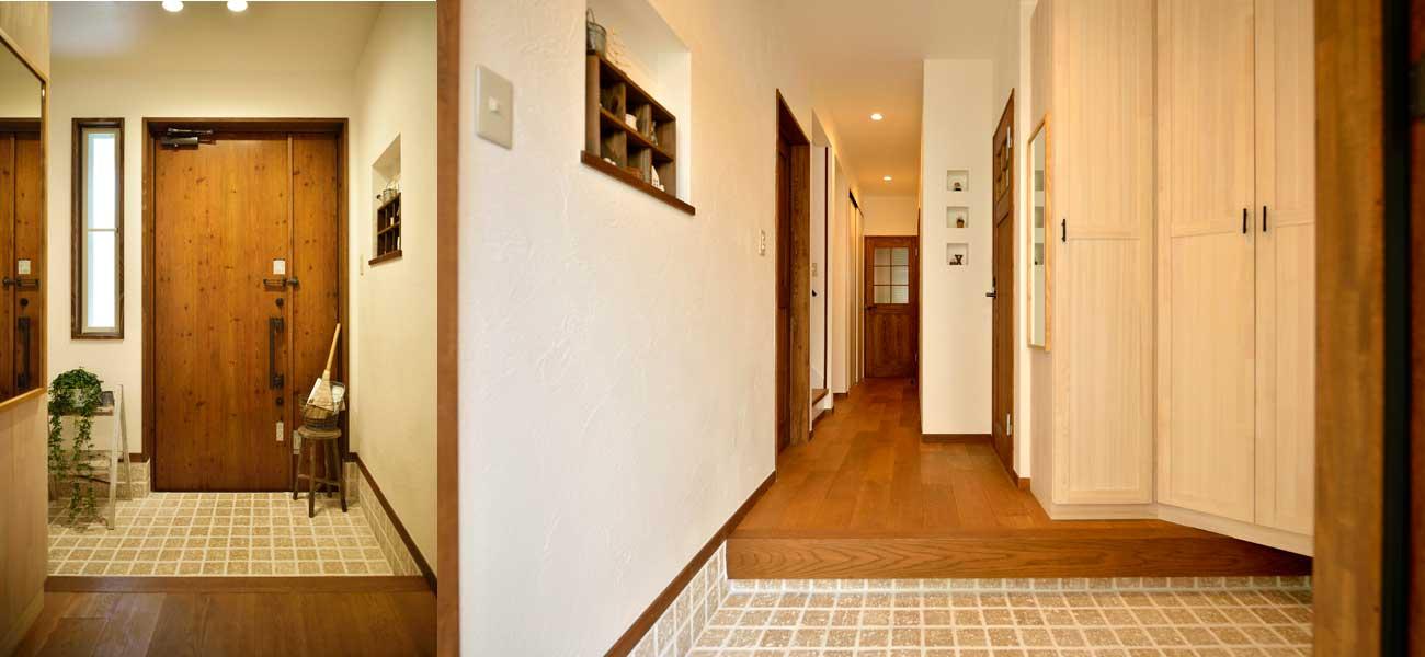 塗り跡のある白壁が素敵な玄関です。壁には可愛いニッチを造作しました。土間はアンティーク風タイル 節目を見せた玄関扉と良く似合います。大きな収納を造作しました。