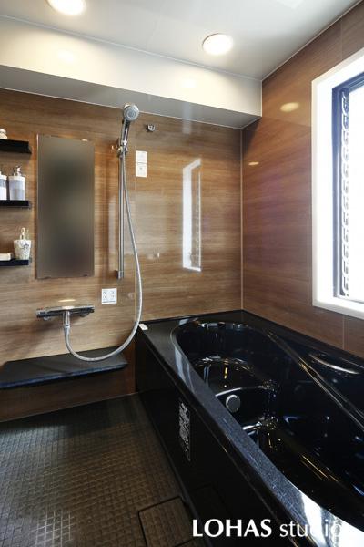 一流ホテルを思わせるスタイリッシュでエレガントな浴室です。リノベーションでスペースが広くなり、上質な時間をじっくり愉しめるように。新しく交換した浴室は掃除がしやすい新技術・アイデアが満載です。