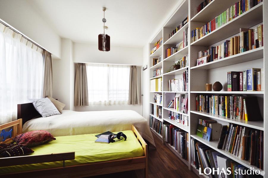 防音フローリングを施工した主寝室です。壁や天井は人・環境にやさしい新素材ハイブリッド壁紙。優れた耐久性もポイントです。子ども室や納戸も同じ仕様です。