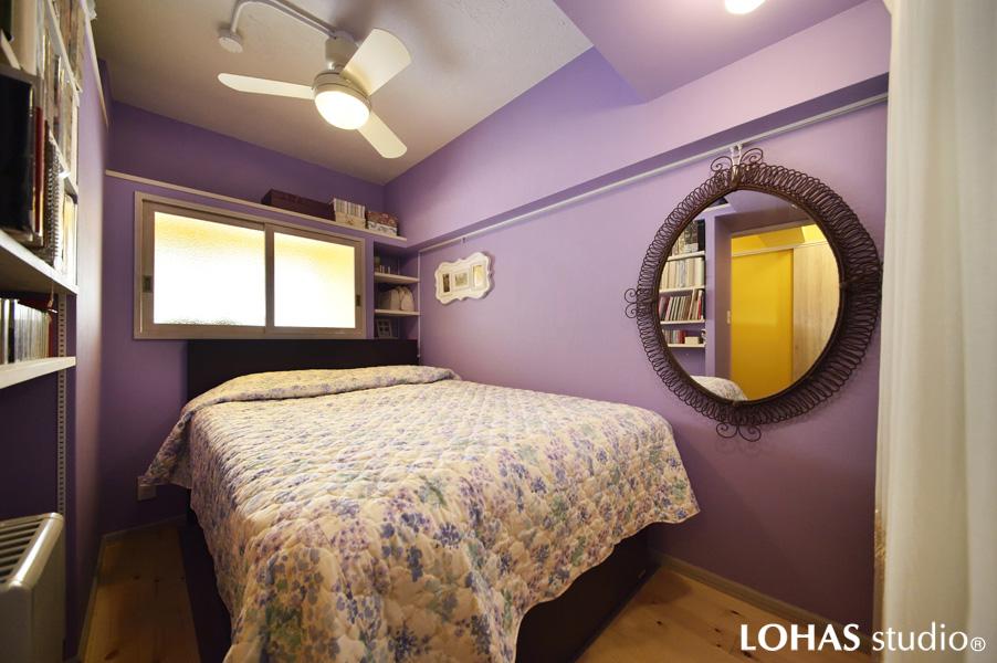 フェミニンに彩った大人可愛い洋室です。ラヴェンダー色の壁面はF☆☆☆☆認定の安心・安全な塗料を使用。明るい床板はパイン材の無垢フローリングです。