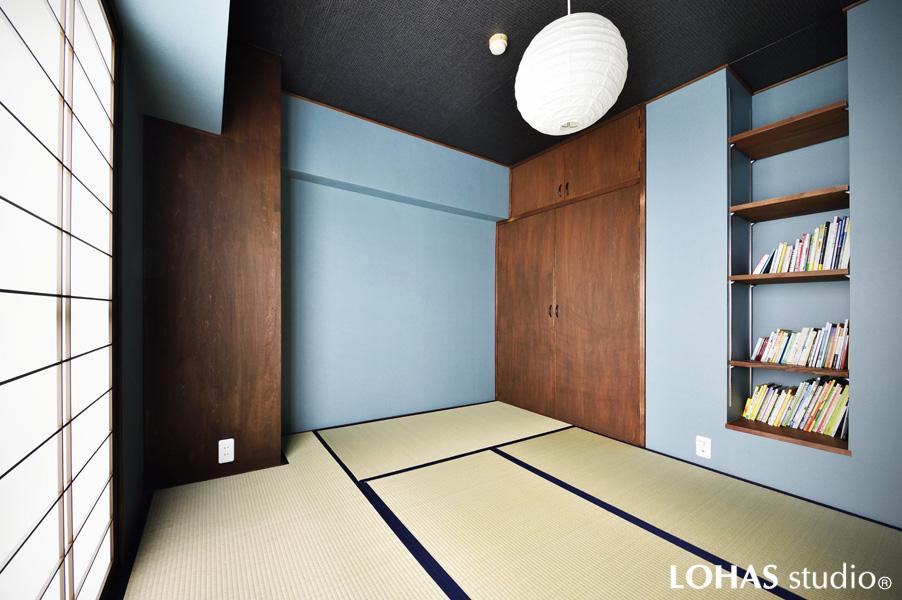 モダンな装いのご家族全員の寝室（和室）です。日本の伝統を継ぎたいと元洋室を和室にリノベーションされました。大人も子どもも家族が寝転んで過ごせる幸せな空間です。