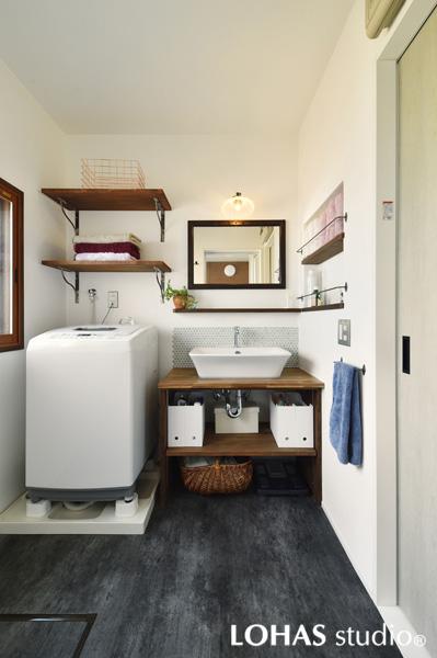 ホームズ 壁紙で遊ぶレトロインテリア