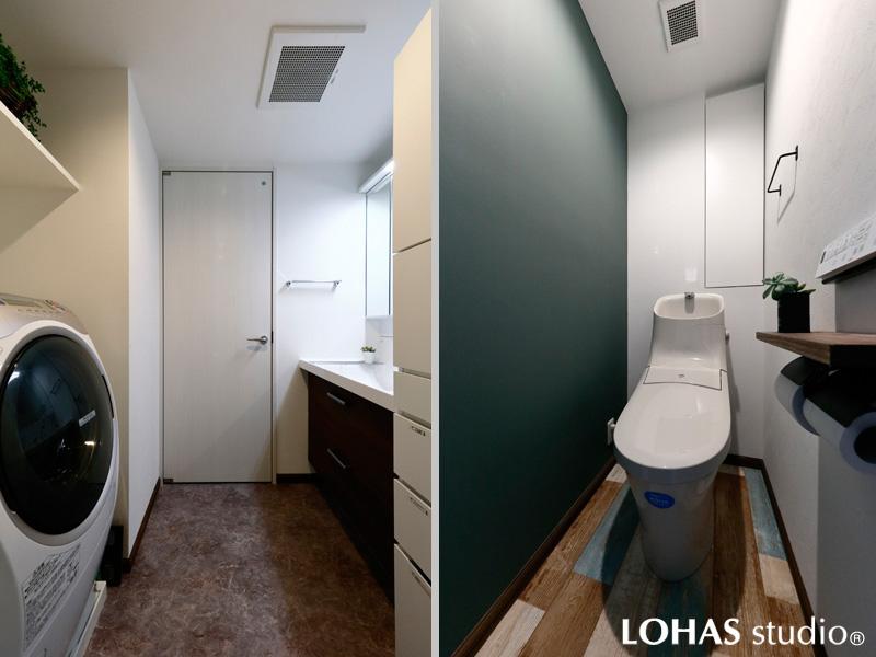 深みのあるアクセント色でシックな装いのサニタリーです。限りある空間に棚やハンガーなど便利な小物を設置してシンプルで使いやすい室内を造りました。