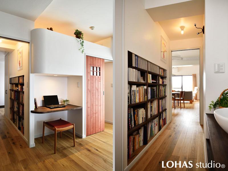 生活動線に沿って造作した書棚・ワークスペースです。通路の壁にニッチを造り多くの蔵書をインテリアのように収納。曲がり角には雪洞のような空間を造りデスクスペースに。