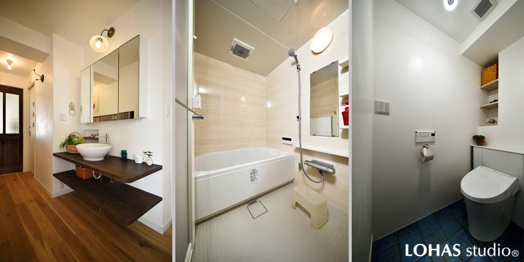 清潔感のあるサニタリーです。左)家族が並んで使える廊下を活用した洗面コーナーです。中)新品交換した寛ぎの浴室です。右)青いタイルが爽やかなトイレです。棚を造って備品置きに。