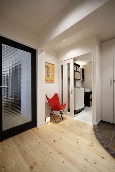 カーブをつけて変化をつけた玄関まわりです。