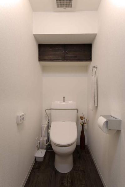 こちらもお客様のDIYで完成したトイレ。シンプルながら清潔感にあふれた水回りとなりました。